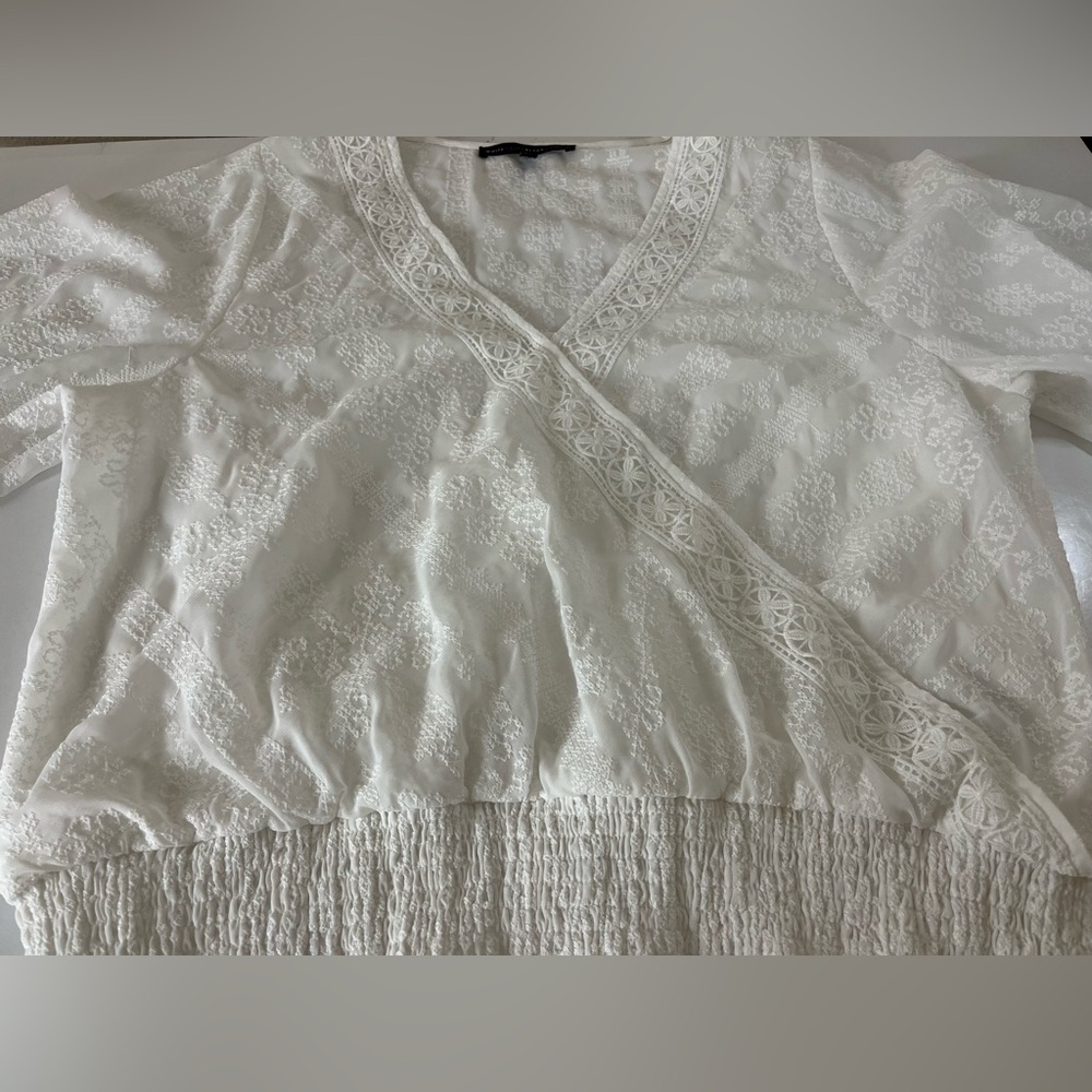 WHBM White Embroidered Kimono Sleeve Smocked Waist Surplice Blouse Size Large - Picture 12 of 15